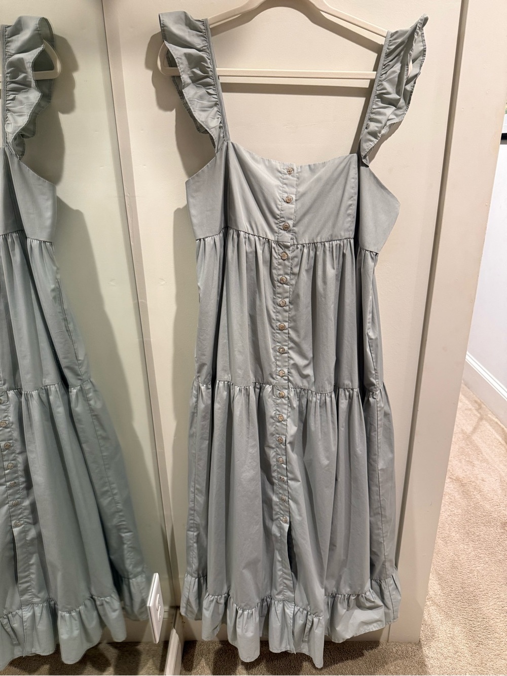 En Saison Flutter Sleeve Tiered Dress - Picture 2 of 3